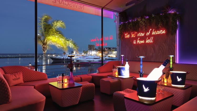 News Cafe nattklubb i Puerto Banus